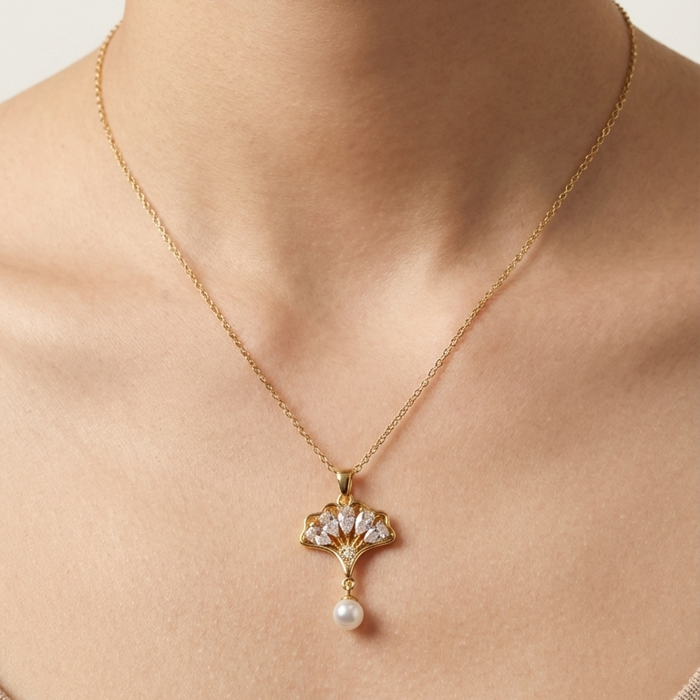 ROSIVAA Pearl Fan Pendant Necklace