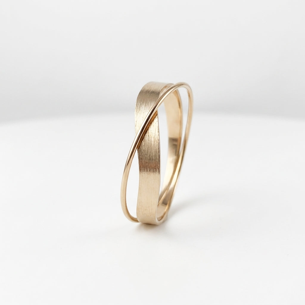ROSIVAA Infinite Twist Bangle