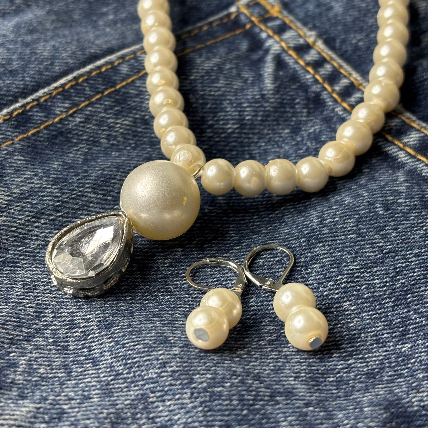 ROSIVAA Classic Radiance: Pearl & Crystal Drop Set